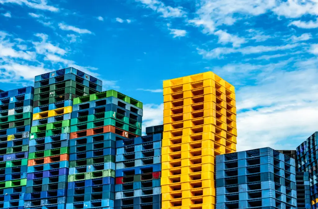 I image of stacked plastic pallets