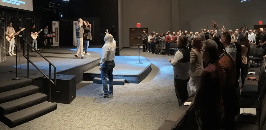 pillars image background-01