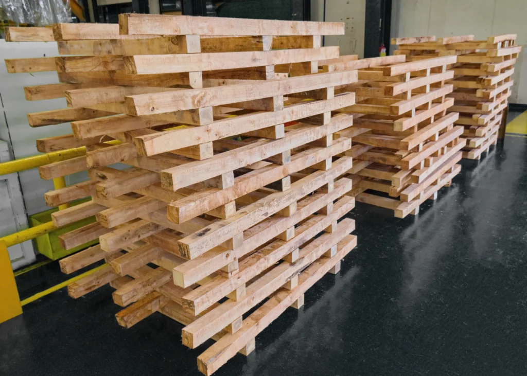Skid vs pallet comparison showing structural differences used in material handling and transportation.